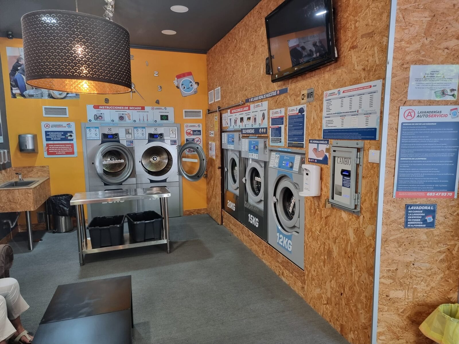 Lavandería A Plus Covaresa, fotografía 1